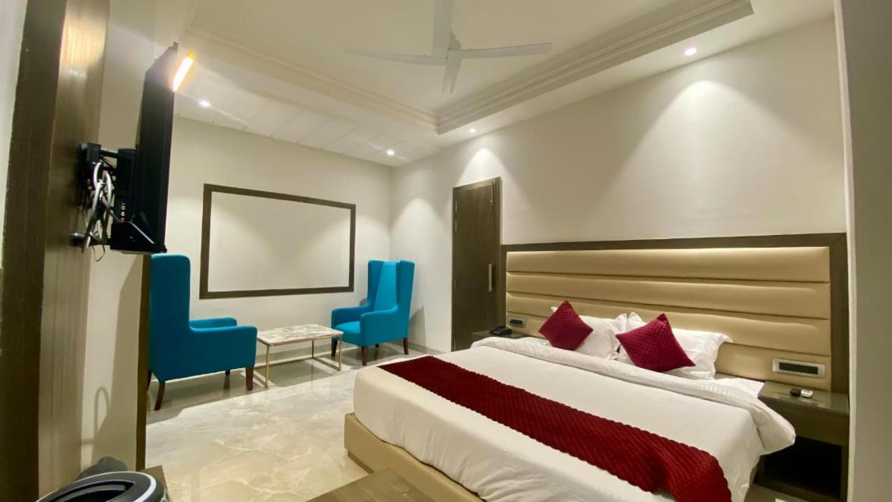 Luxe Resorts - Centrally Heated Air Conditioned Hotel In The Heart Of Kasauli Exterior photo