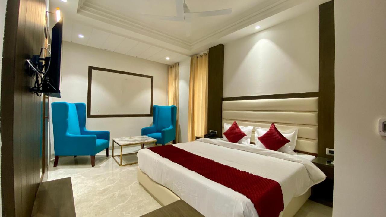 Luxe Resorts - Centrally Heated Air Conditioned Hotel In The Heart Of Kasauli Exterior photo