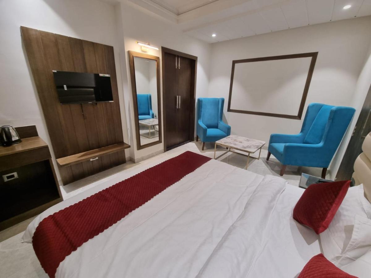 Luxe Resorts - Centrally Heated Air Conditioned Hotel In The Heart Of Kasauli Exterior photo