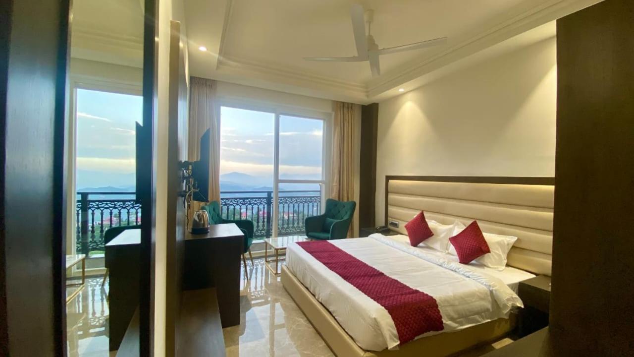 Luxe Resorts - Centrally Heated Air Conditioned Hotel In The Heart Of Kasauli Exterior photo
