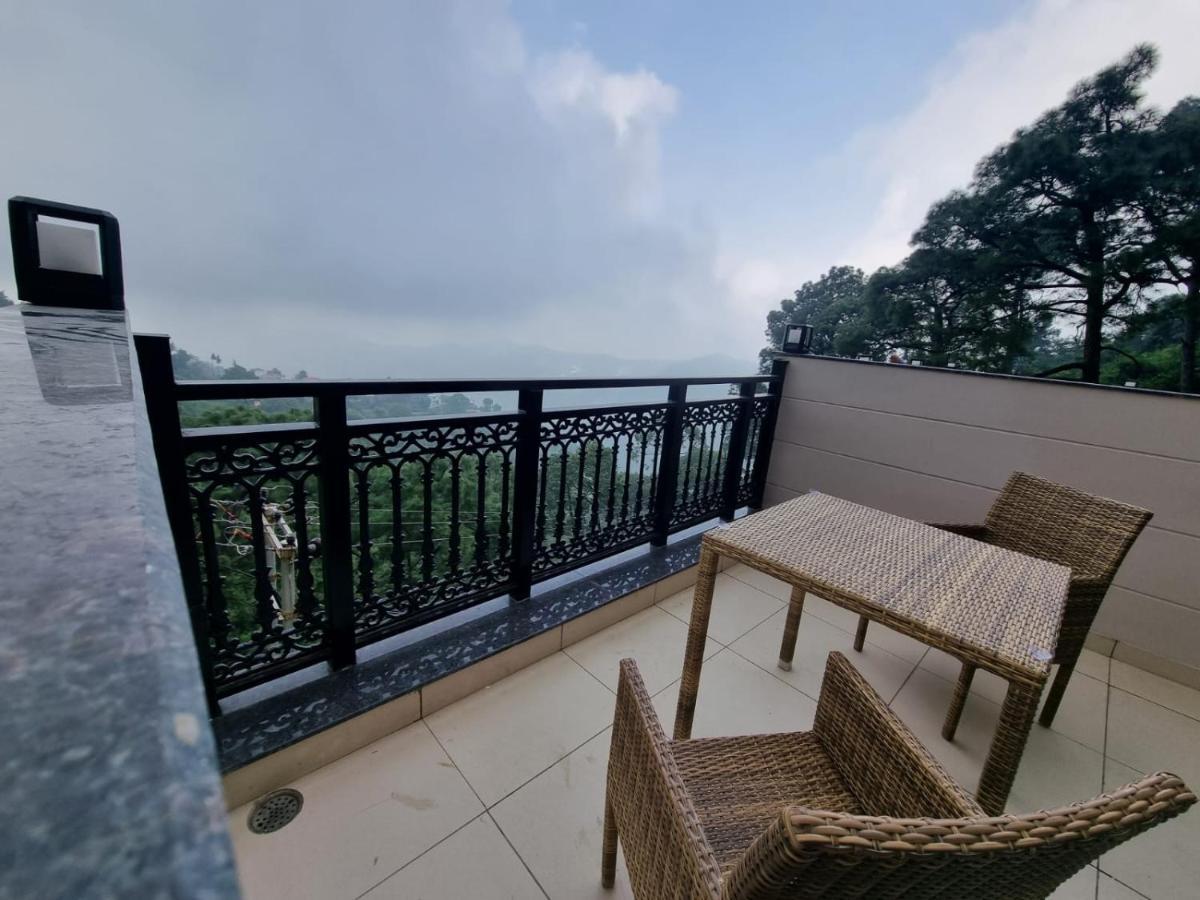 Luxe Resorts - Centrally Heated Air Conditioned Hotel In The Heart Of Kasauli Exterior photo