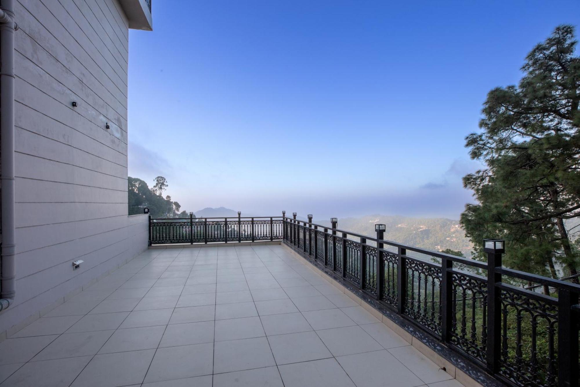 Luxe Resorts - Centrally Heated Air Conditioned Hotel In The Heart Of Kasauli Exterior photo