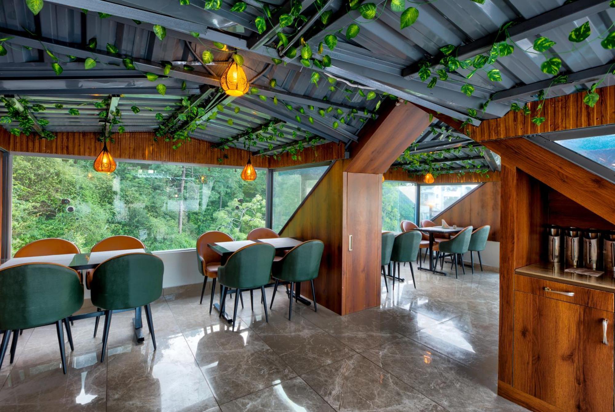 Luxe Resorts - Centrally Heated Air Conditioned Hotel In The Heart Of Kasauli Exterior photo
