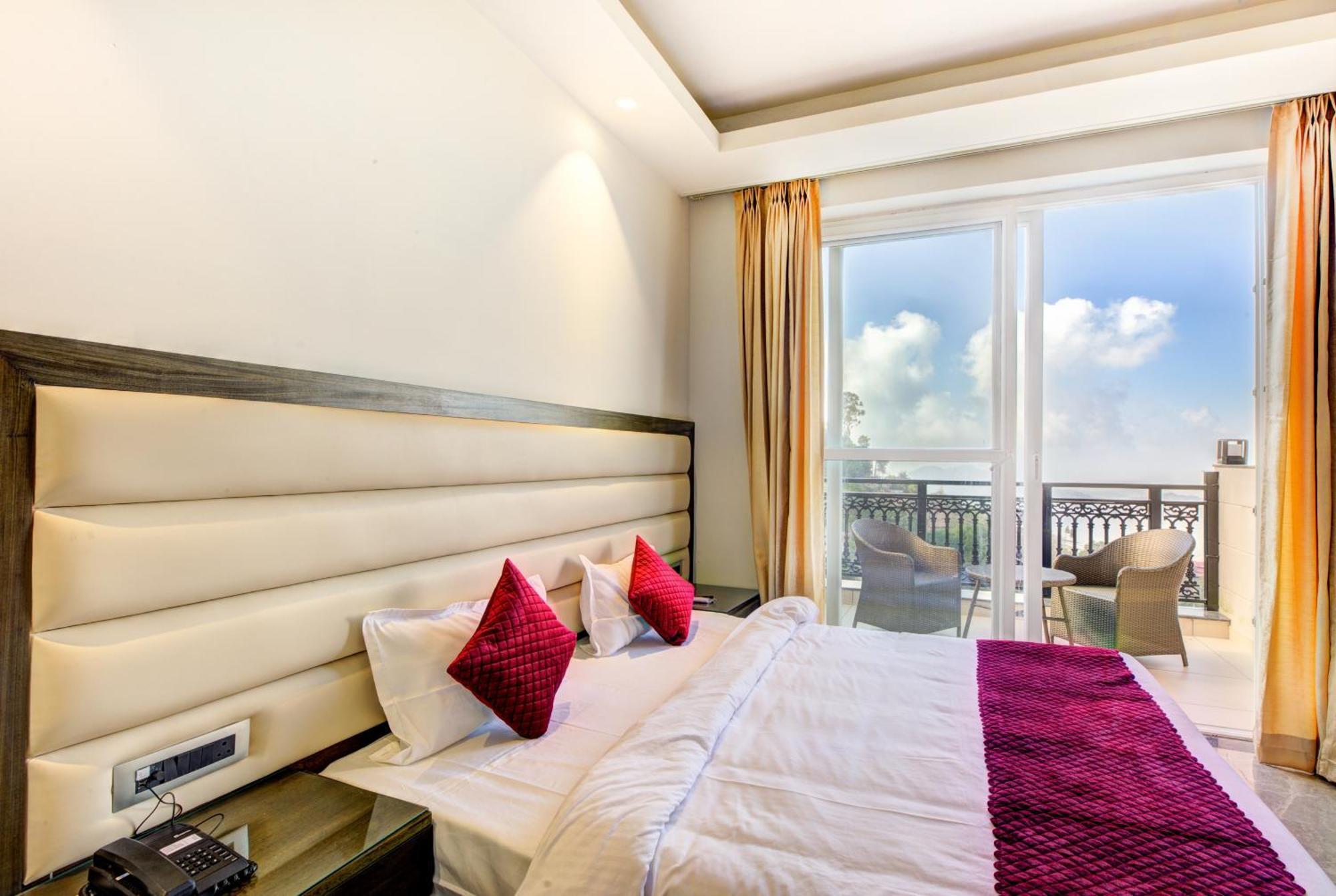 Luxe Resorts - Centrally Heated Air Conditioned Hotel In The Heart Of Kasauli Exterior photo