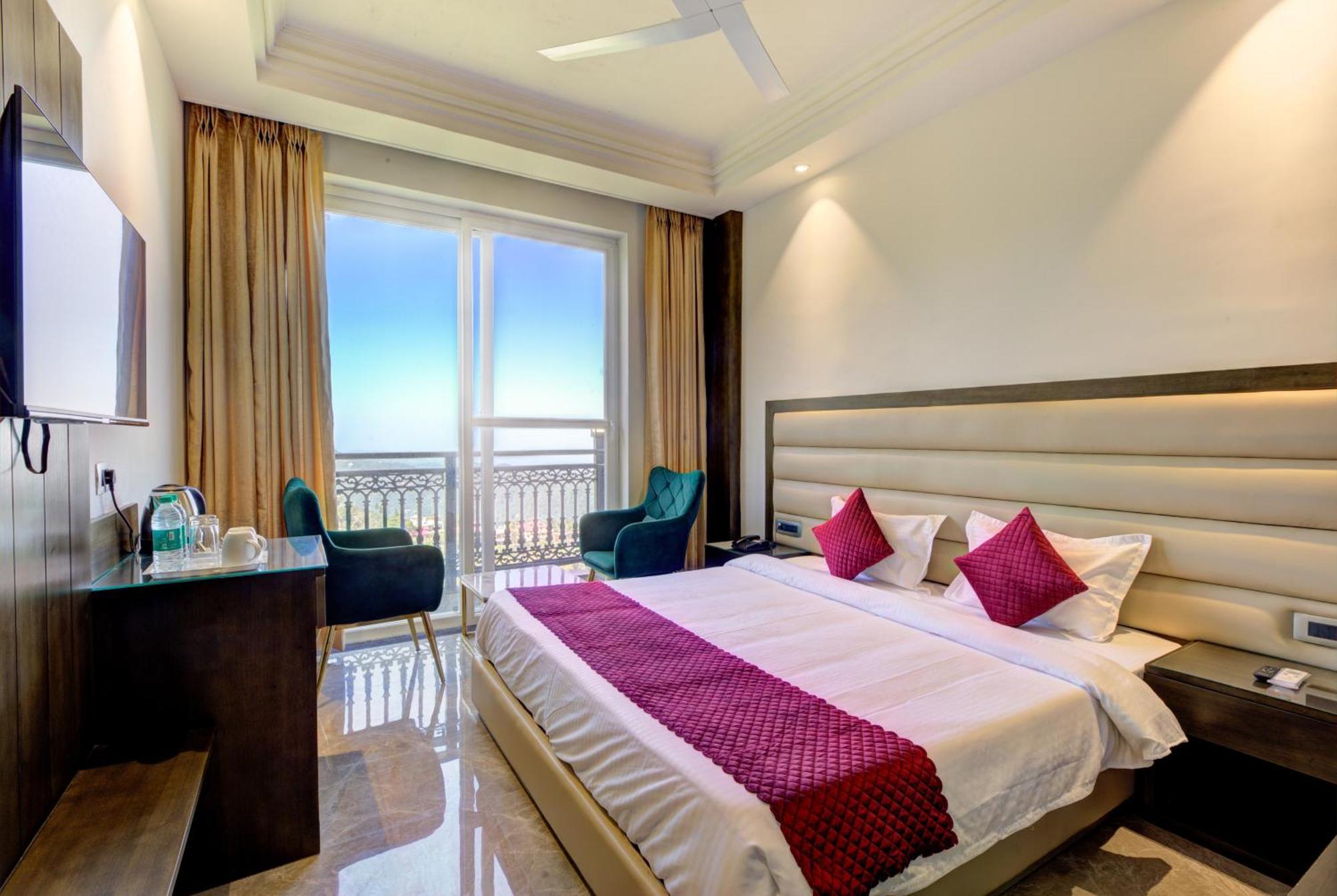 Luxe Resorts - Centrally Heated Air Conditioned Hotel In The Heart Of Kasauli Exterior photo