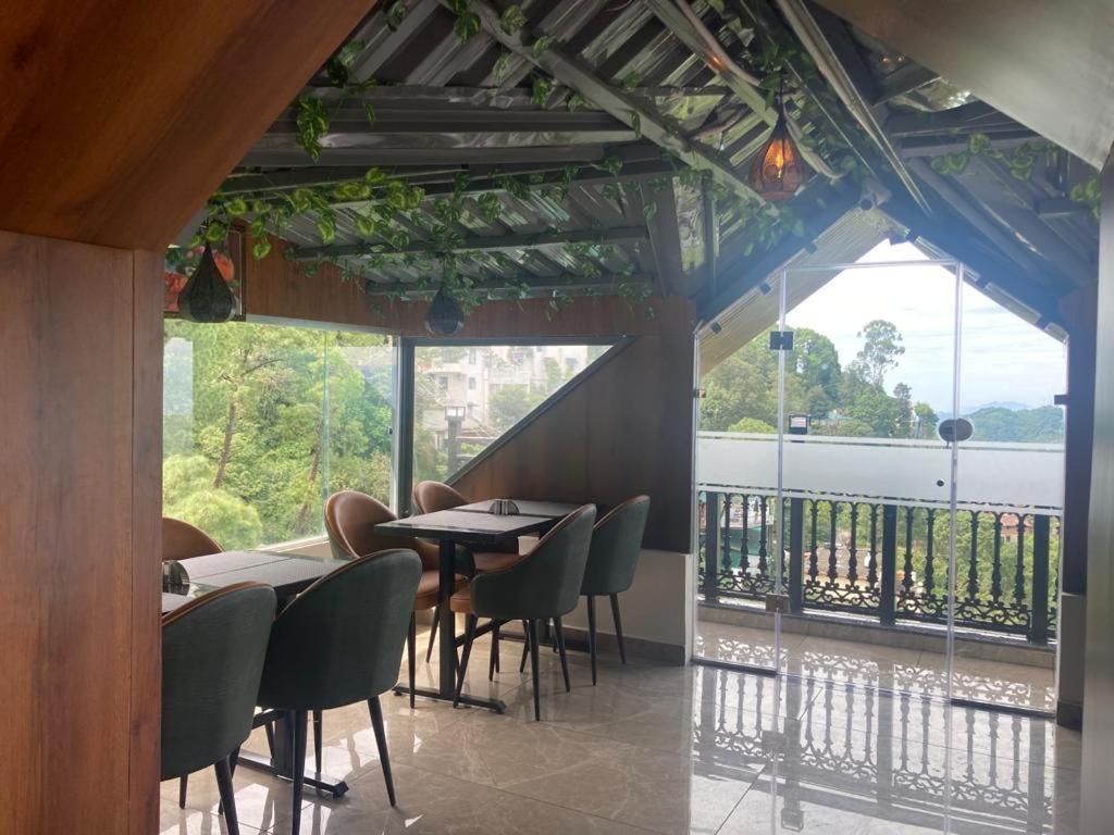 Luxe Resorts - Centrally Heated Air Conditioned Hotel In The Heart Of Kasauli Exterior photo