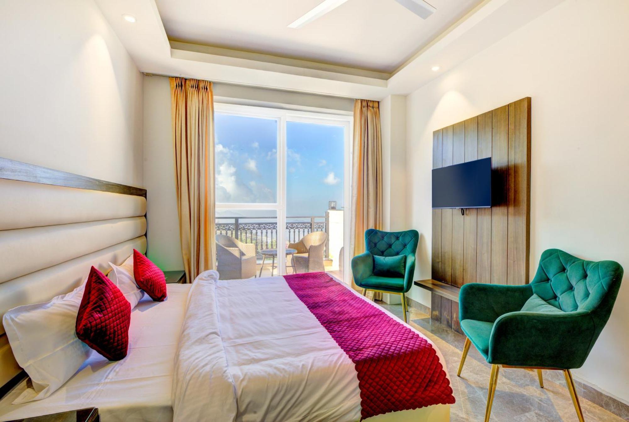 Luxe Resorts - Centrally Heated Air Conditioned Hotel In The Heart Of Kasauli Exterior photo